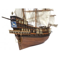 Golden Hind 1/85 Boîte de...